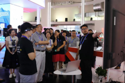 意念控制要成真？BrainCo成上海人工智能展的網(wǎng)紅展位！